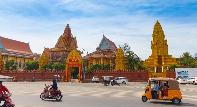 Une promenade nocturne en tuk-tuk à travers Phnom Penh